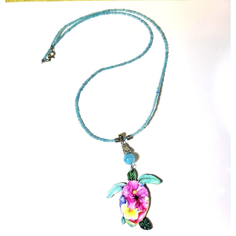 🌺 Tropical Hibiscus Sea Turtle Pendant Necklace – Light Blue Beaded Chain